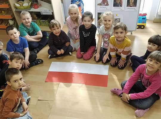 Gr III Majowe święta - Konstytucja 3 maja, Dzień Flagi, Święto Pracy