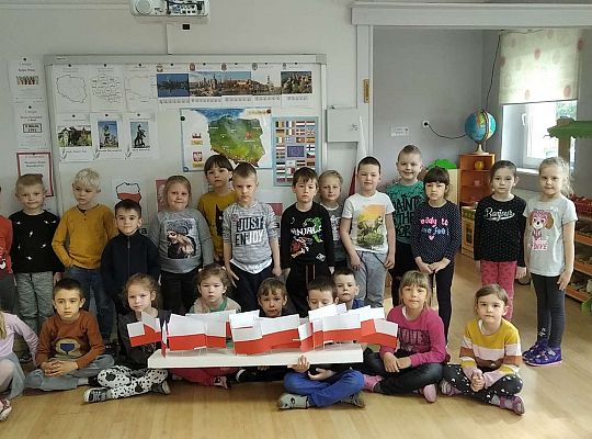 Gr III Majowe święta - Konstytucja 3 maja, Dzień Flagi, Święto Pracy