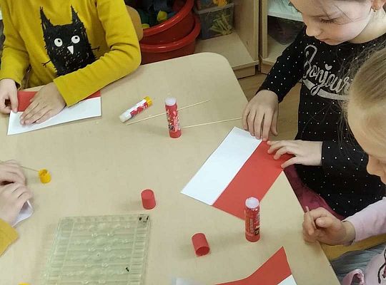 Gr III Majowe święta - Konstytucja 3 maja, Dzień Flagi, Święto Pracy