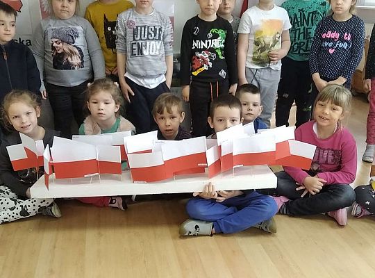 Gr III Majowe święta - Konstytucja 3 maja, Dzień Flagi, Święto Pracy