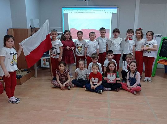 Gr IV Majowe święta -  Konstytucja 3 maja, Dzień Flagi, Święto Pracy