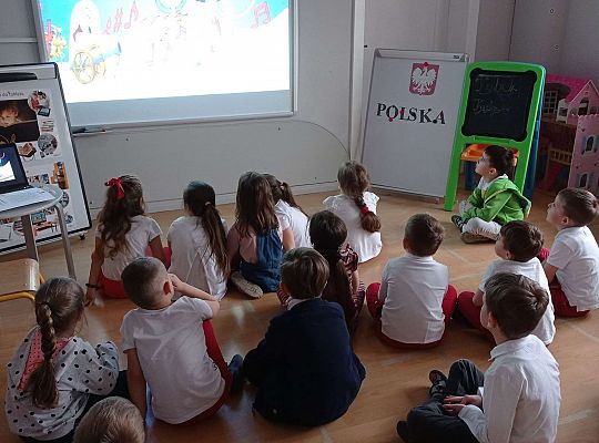 Gr IV Majowe święta -  Konstytucja 3 maja, Dzień Flagi, Święto Pracy