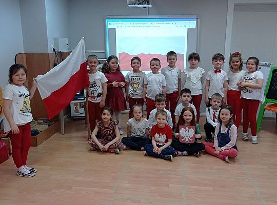 Gr IV Majowe święta -  Konstytucja 3 maja, Dzień Flagi, Święto Pracy