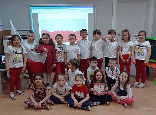 Gr IV Majowe święta -  Konstytucja 3 maja, Dzień Flagi, Święto Pracy