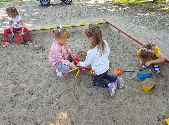 Zabawy i zajęcia w gr. III