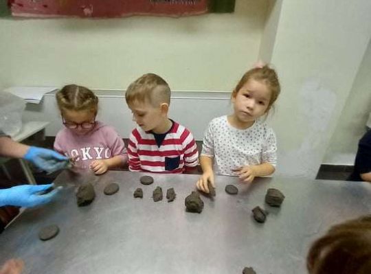 Gr. IV Starszaki z wizytą w MUZEUM