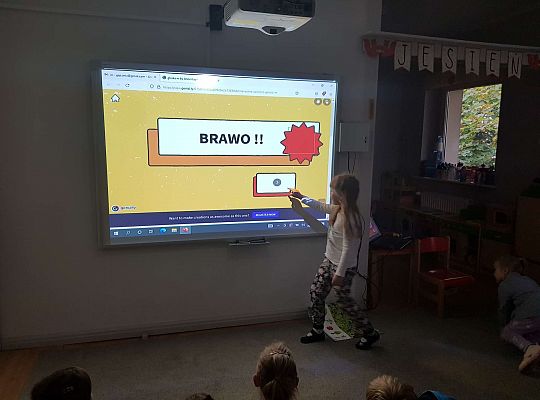 Gr. III- poznajemy literę M- zajęcia z wykorzystaniem tablicy multimedialnej