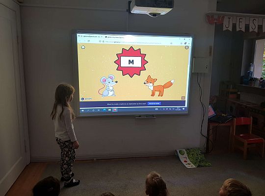 Gr. III- poznajemy literę M- zajęcia z wykorzystaniem tablicy multimedialnej