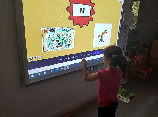 Gr. III- poznajemy literę M- zajęcia z wykorzystaniem tablicy multimedialnej