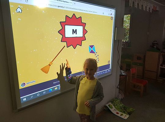 Gr. III- poznajemy literę M- zajęcia z wykorzystaniem tablicy multimedialnej