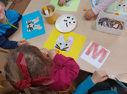 Gr. III- poznajemy literę M- zajęcia z wykorzystaniem tablicy multimedialnej