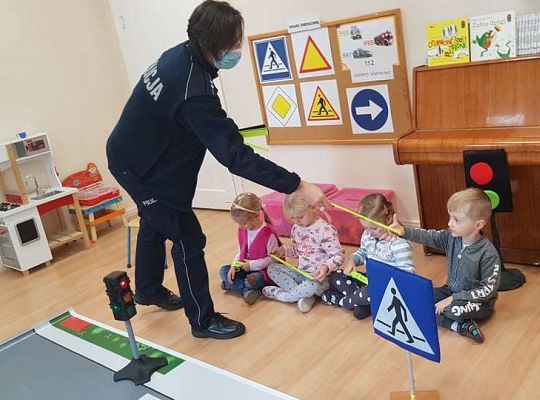 GR. II - Spotkanie z p. policjantką