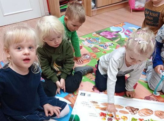 GR. I "Zdrowym być"  oraz warzywa i owoce z masy solnej