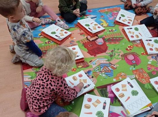 GR. I "Zdrowym być"  oraz warzywa i owoce z masy solnej