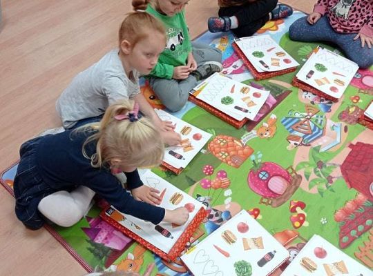 GR. I "Zdrowym być"  oraz warzywa i owoce z masy solnej