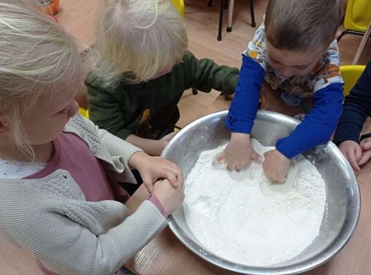 GR. I "Zdrowym być"  oraz warzywa i owoce z masy solnej