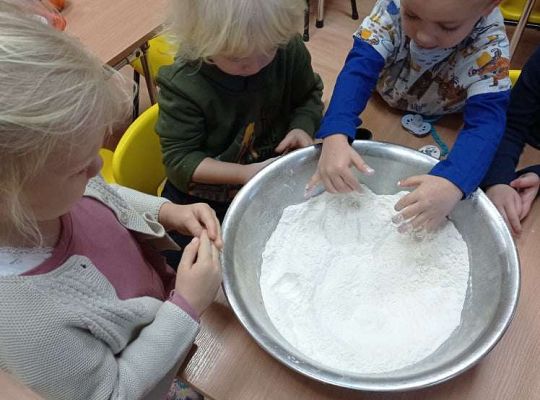 GR. I "Zdrowym być"  oraz warzywa i owoce z masy solnej