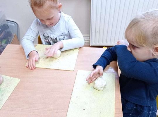 GR. I "Zdrowym być"  oraz warzywa i owoce z masy solnej