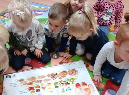 GR. I "Zdrowym być"  oraz warzywa i owoce z masy solnej