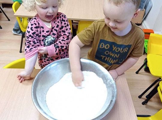 GR. I "Zdrowym być"  oraz warzywa i owoce z masy solnej