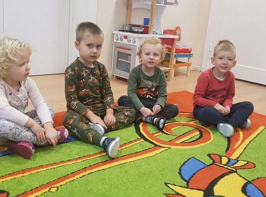 GR. I i II Teatrzyk - "Na straganie"