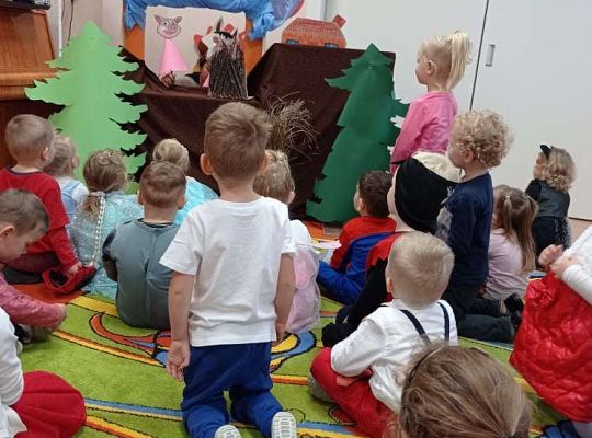 GR. I i II Teatrzyk "Trzy świnki"