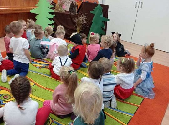 GR. I i II Teatrzyk "Trzy świnki"