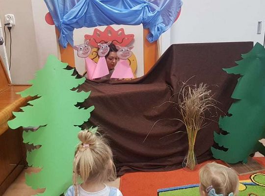 GR. I i II Teatrzyk "Trzy świnki"