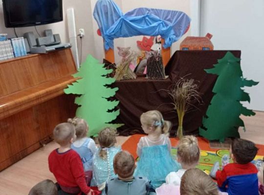 GR. I i II Teatrzyk "Trzy świnki"