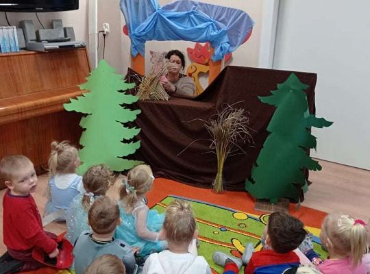 GR. I i II Teatrzyk "Trzy świnki"