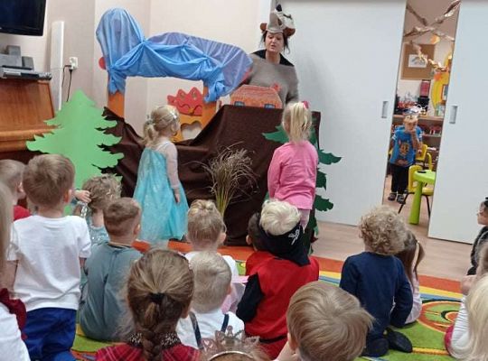 GR. I i II Teatrzyk "Trzy świnki"