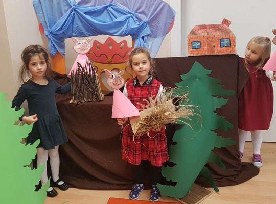 GR. I i II Teatrzyk "Trzy świnki"