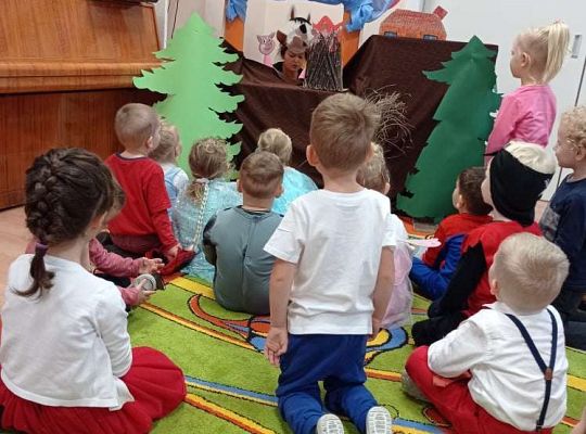 GR. I i II Teatrzyk "Trzy świnki"