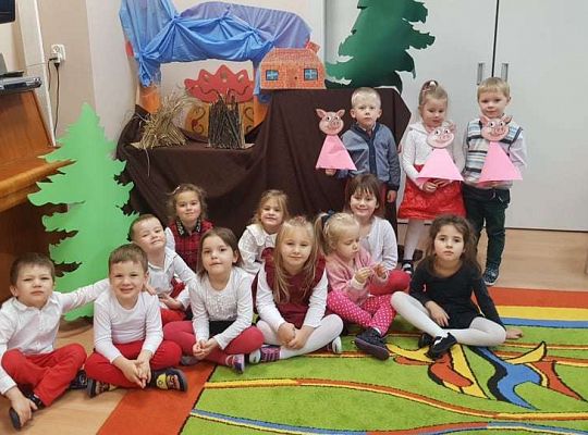 GR. I i II Teatrzyk "Trzy świnki"