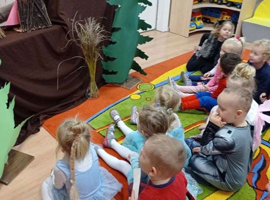 GR. I i II Teatrzyk "Trzy świnki"