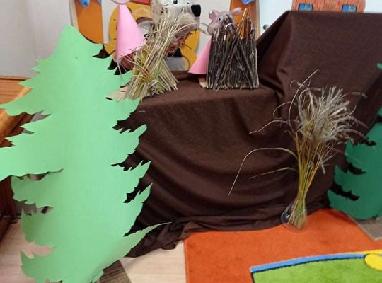 GR. I i II Teatrzyk "Trzy świnki"