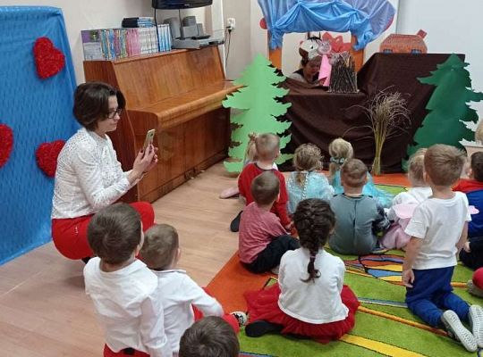 GR. I i II Teatrzyk "Trzy świnki"