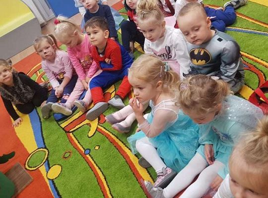 GR. I i II Teatrzyk "Trzy świnki"