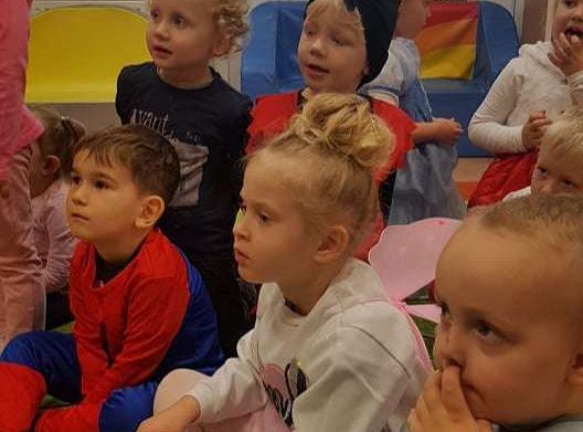 GR. I i II Teatrzyk "Trzy świnki"