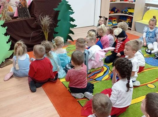 GR. I i II Teatrzyk "Trzy świnki"