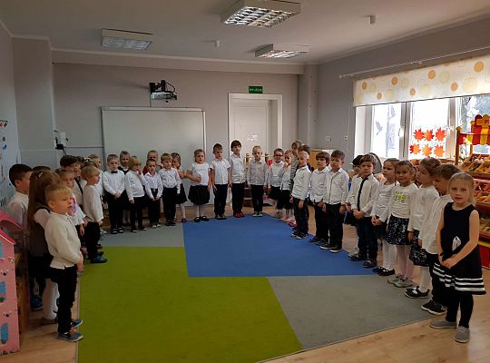 Gr. III i IV "Szkoła do hymnu"