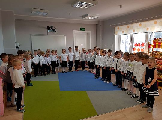 Gr. III i IV "Szkoła do hymnu"