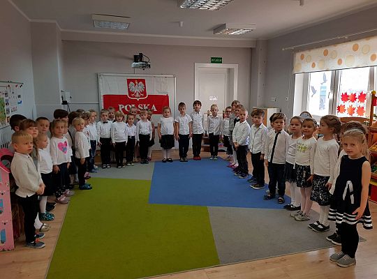 Gr. III i IV "Szkoła do hymnu"