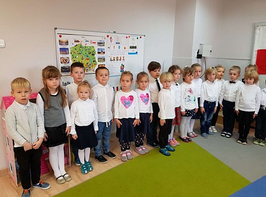 Gr. III i IV "Szkoła do hymnu"