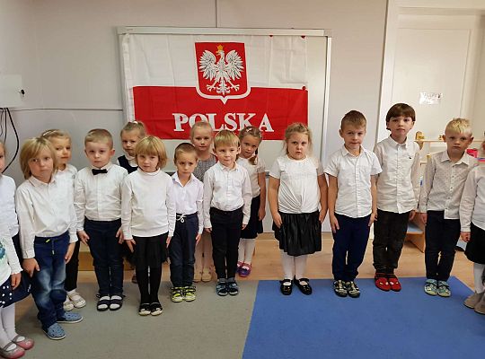 Gr. III i IV "Szkoła do hymnu"