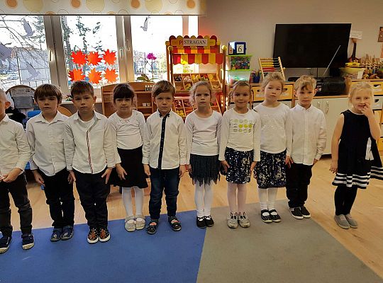 Gr. III i IV "Szkoła do hymnu"