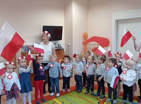 Gr. I i II "Szkoła do hymnu"