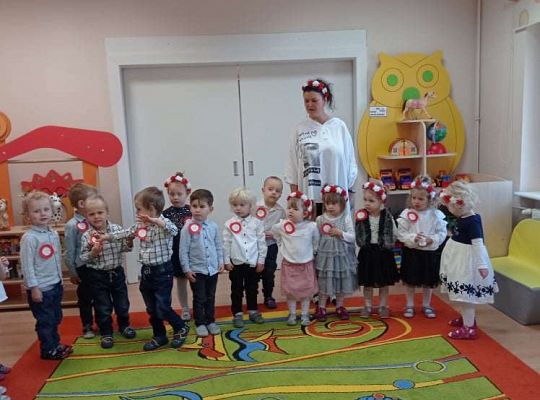 Gr. I i II "Szkoła do hymnu"