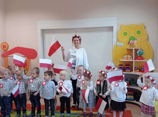 Gr. I i II "Szkoła do hymnu"