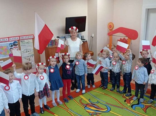 Gr. I i II "Szkoła do hymnu"